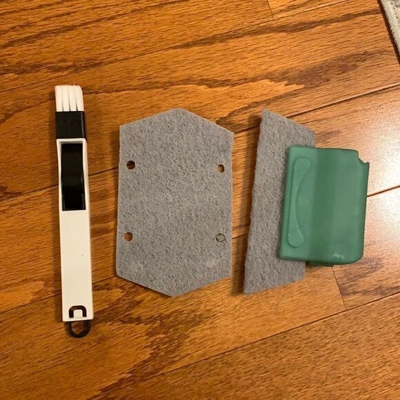 Window track cleaning kit - Picture 1 of 4